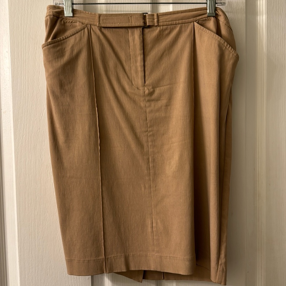 Express tan camel colored double pocket stretch microfiber skirt size 7/8